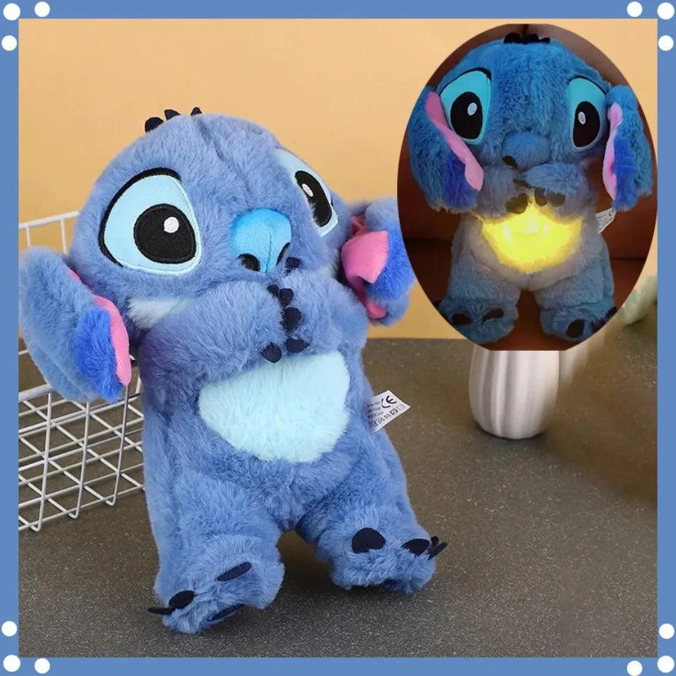 AlcoLight™ Stitch Baby Schlafbegleiter – Beruhigendes Plüschtier mit Musik und LED Licht